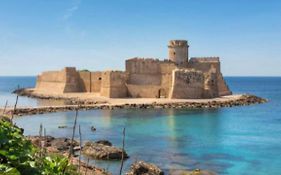 White beach Le Castella
